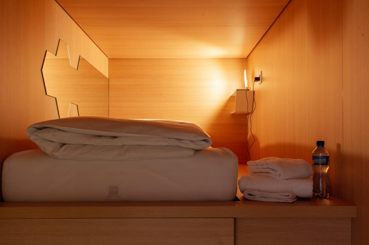 The Lab Capsule Hotel Thun Exterior foto