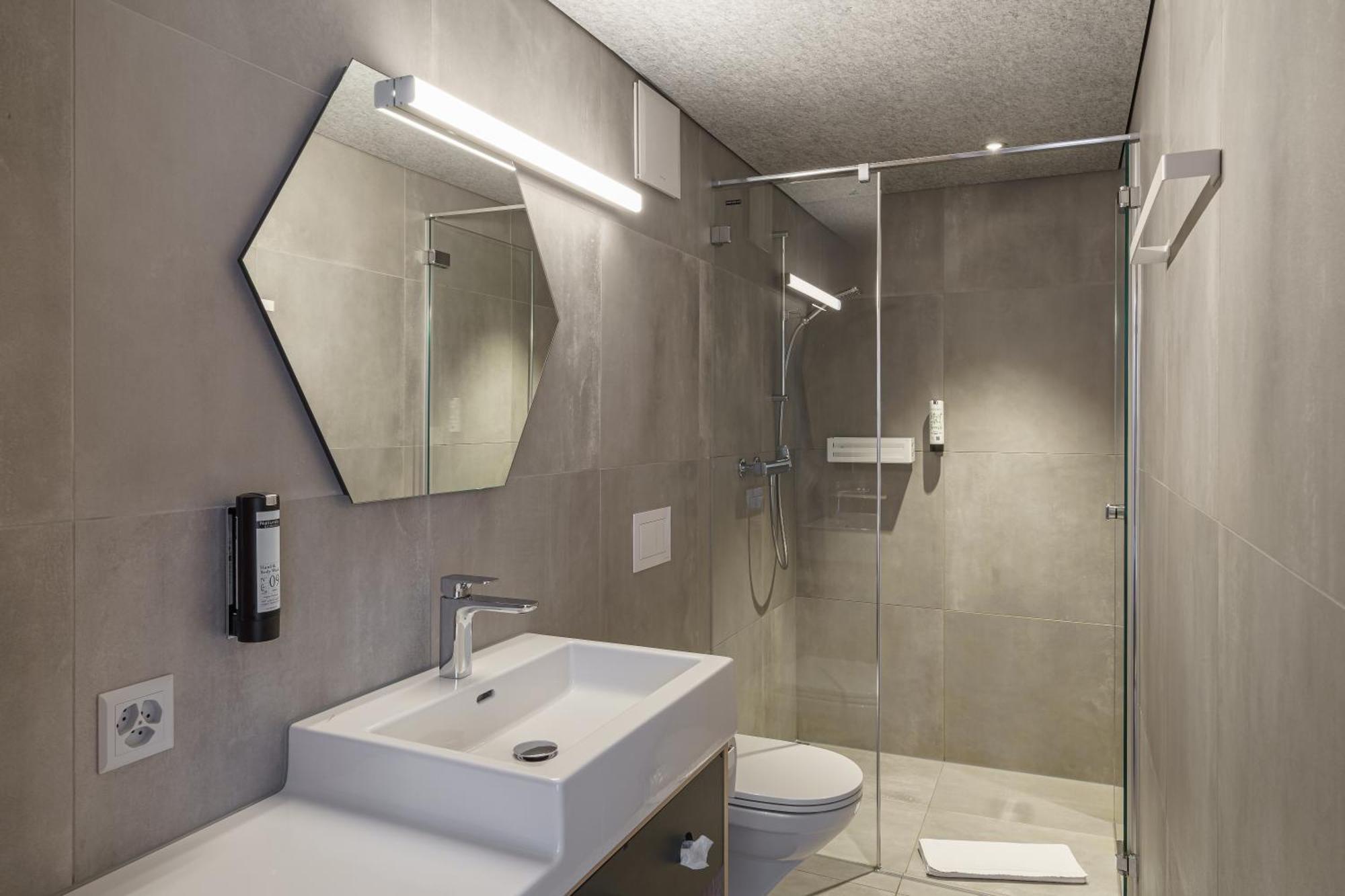 The Lab Capsule Hotel Thun Exterior foto