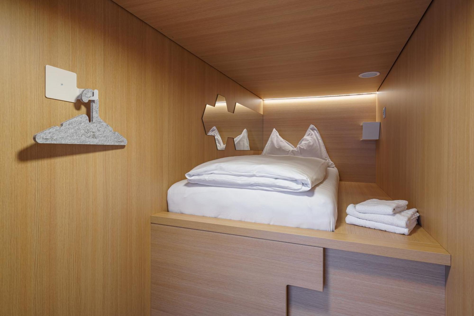 The Lab Capsule Hotel Thun Exterior foto