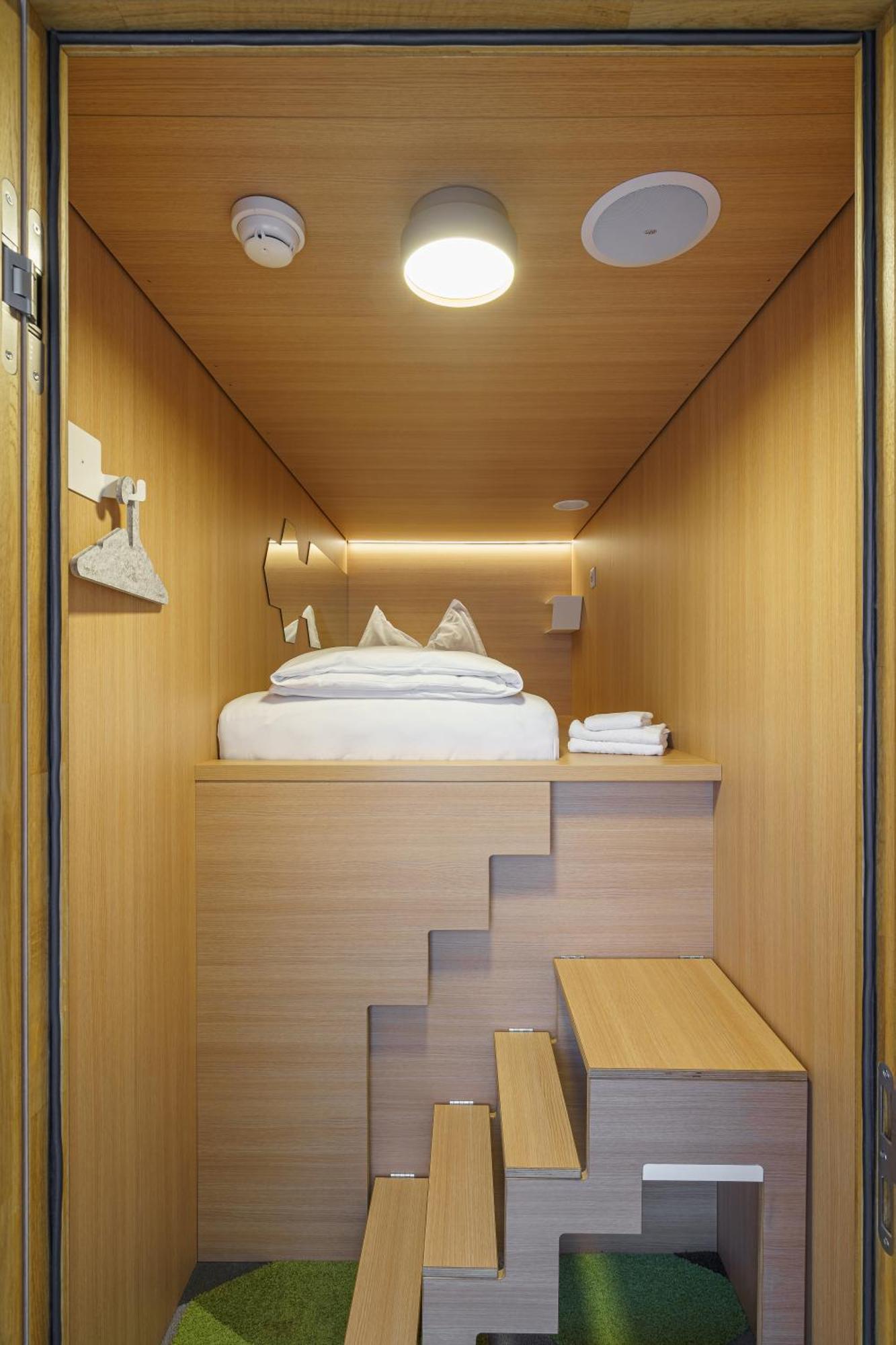 The Lab Capsule Hotel Thun Exterior foto