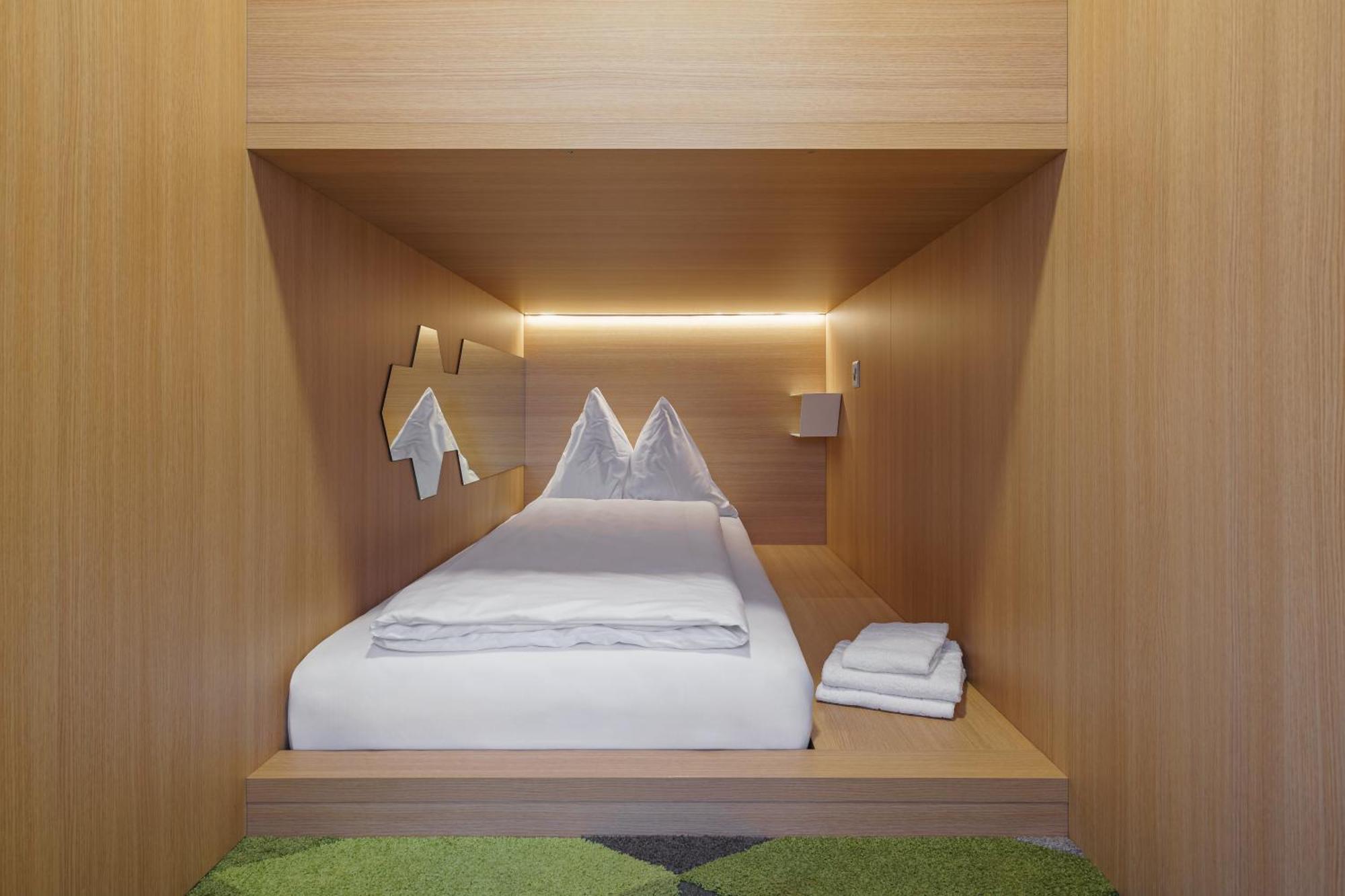 The Lab Capsule Hotel Thun Exterior foto